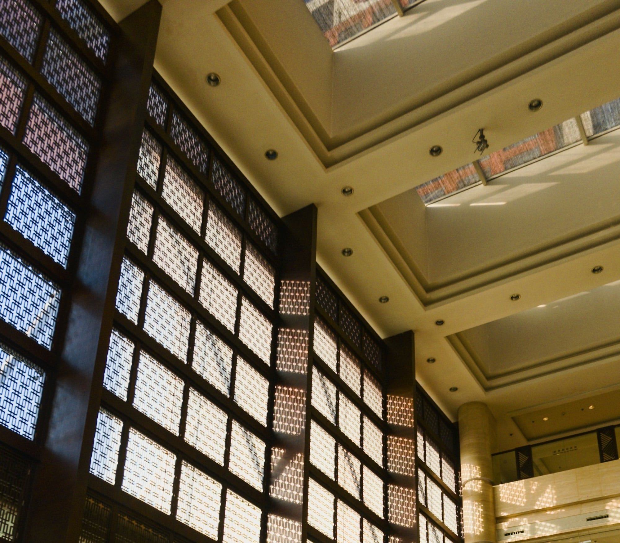 Premium GCC-style hotel lobby atrium with lattice architectural screens
